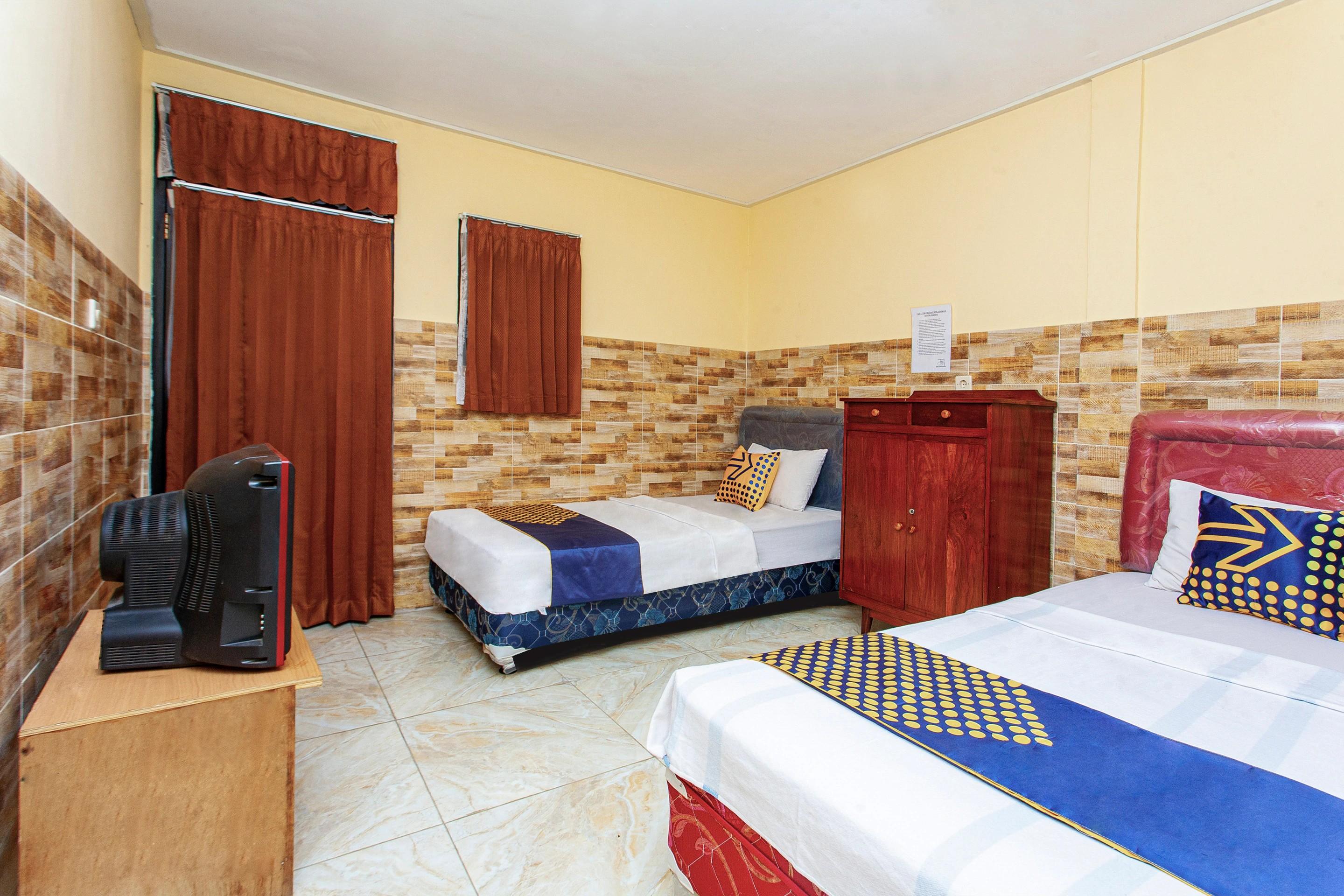 The Paragon Hotel Cilacap Redpartner מראה חיצוני תמונה