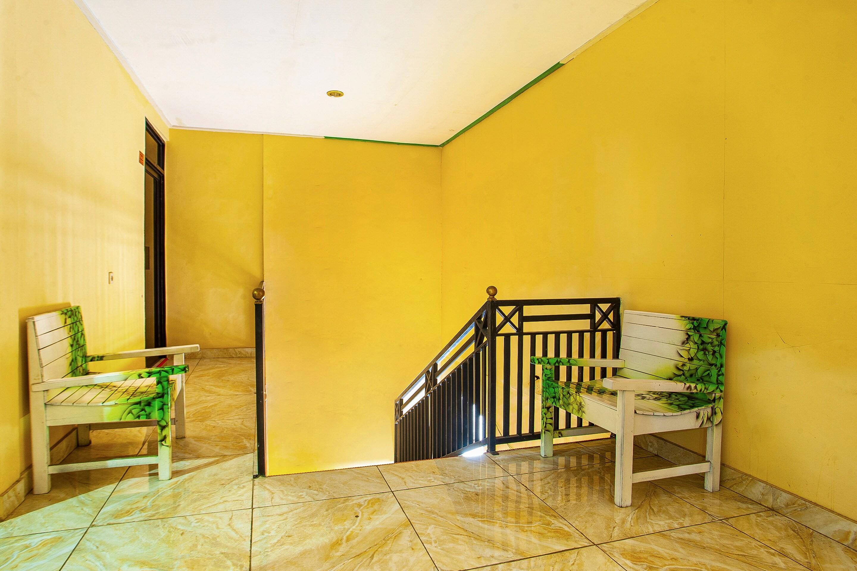 The Paragon Hotel Cilacap Redpartner מראה חיצוני תמונה