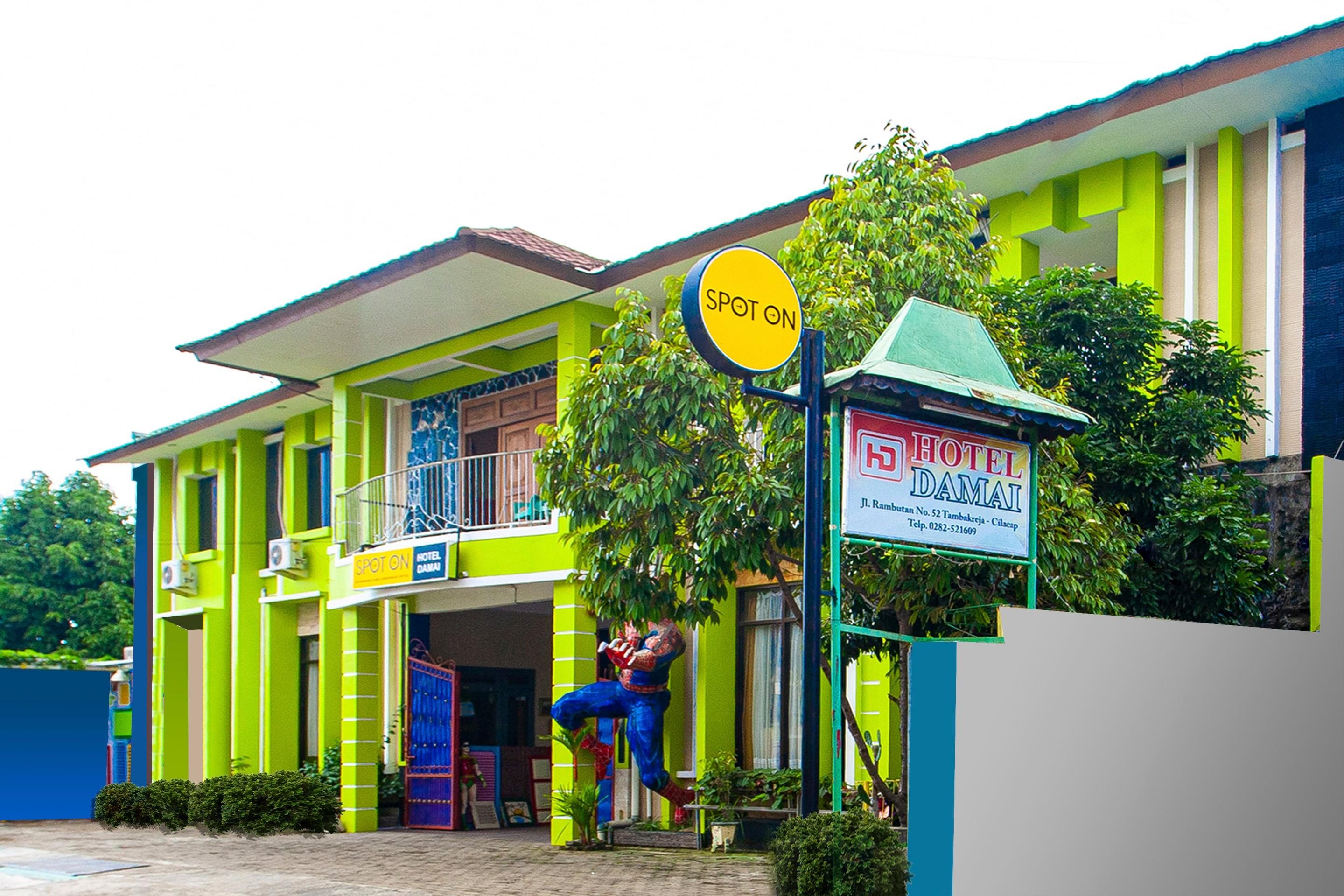 The Paragon Hotel Cilacap Redpartner מראה חיצוני תמונה