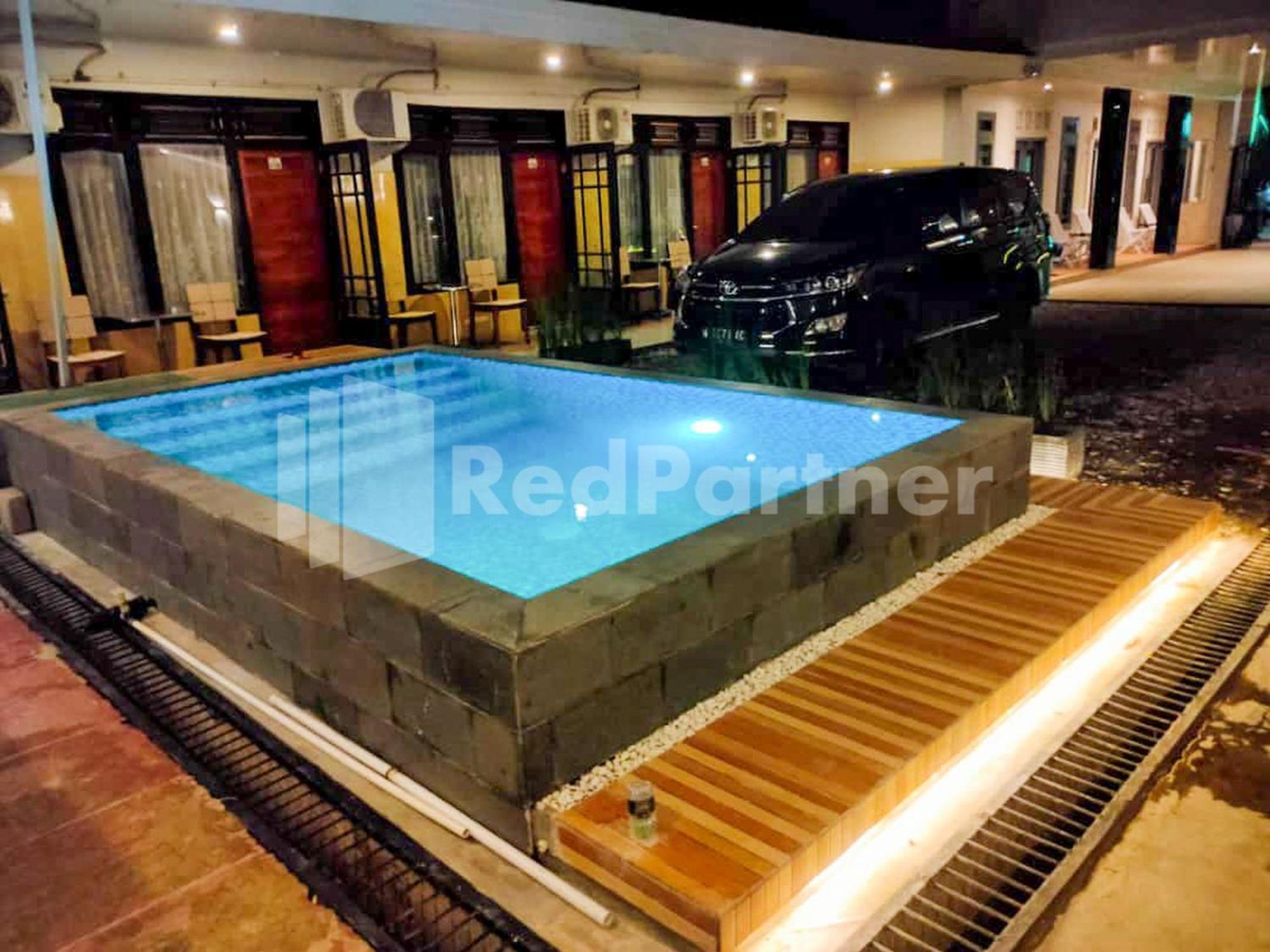 The Paragon Hotel Cilacap Redpartner מראה חיצוני תמונה